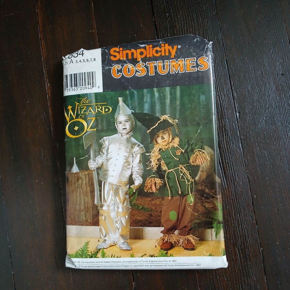 Simplicity Kids The Wizard Of Oz Tin Man and Scarecrow Costume Pattern